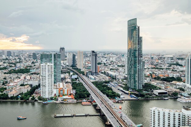 Vista del paisaje urbano y edificio en Bangkok, Tailandia