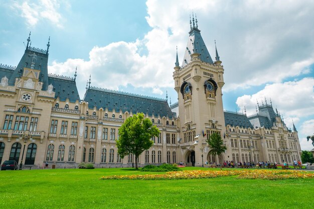 Vista del Palacio de la Cultura en Iasi Rumania