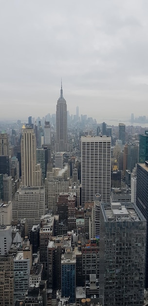 Foto gratuita vista panorámica de la ciudad de nueva york en tiempo nublado