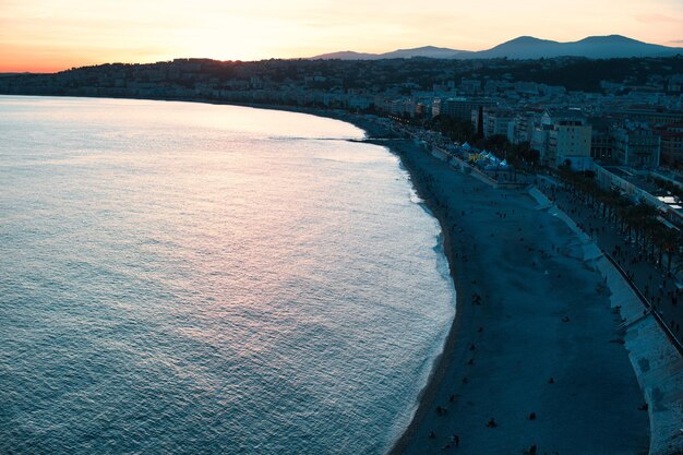 Vista panorámica de la costa en la ciudad de Niza