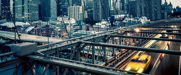 Vista panorámica del puente de Brooklyn en la ciudad de Nueva York.