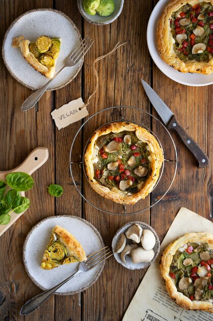 Vista de pizza vegana hecha con verduras por panadería