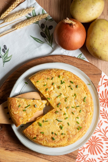 Vista plana del delicioso plato de tortilla española