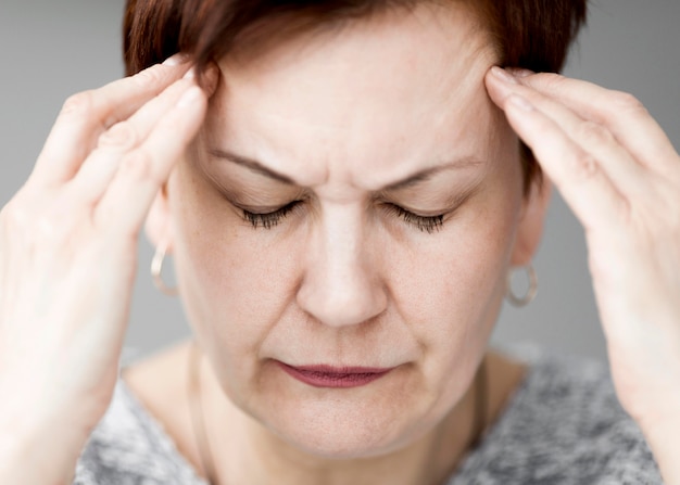 Vista de primer plano de mujer con ansiedad