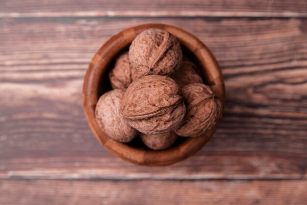 Vista de primer plano de nueces en un tazón