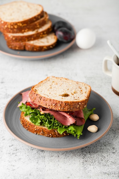 Vista de primer plano de sandwich saludable