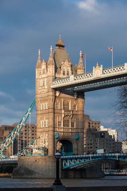 Vista de un puente en la ciudad de Londres