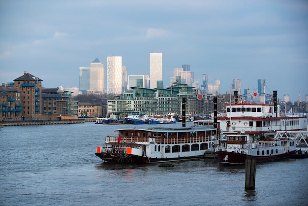 Vista del río támesis en la ciudad de londres