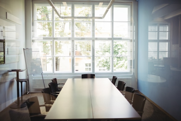 Vista de la sala de conferencias vacía