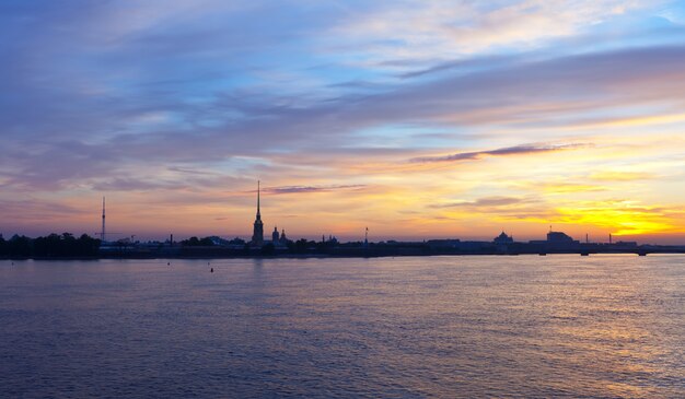 Vista de San Petersburgo por la mañana