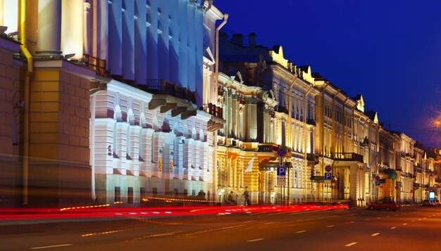 Vista de San Petersburgo en la noche