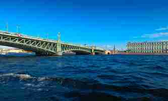 Foto gratuita vista de san petersburgo. puente de la trinidad