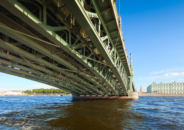 Vista de San Petersburgo. Puente de la trinidad