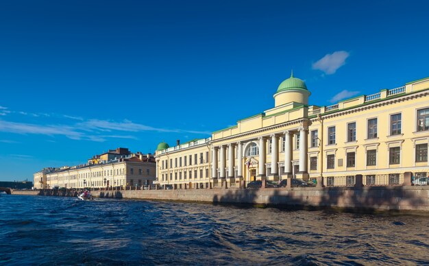 Vista de San Petersburgo. Terraplén del palacio