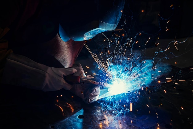 Vista del soldador trabajando Francia