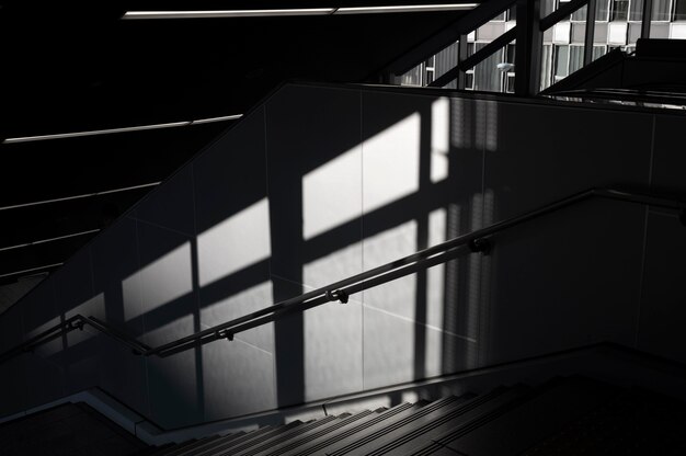 Vista de sombras abstractas de la luz del día al aire libre