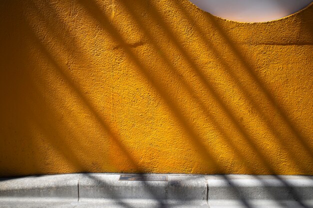 Vista de sombras abstractas de la luz del día al aire libre