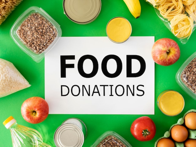 Vista superior de alimentos para donación.