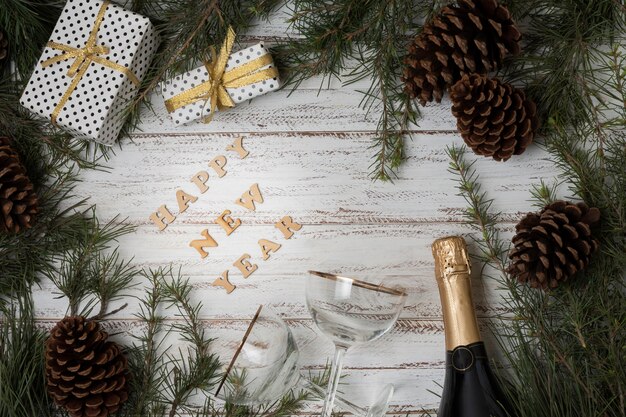 Vista superior año nuevo champagne y copas
