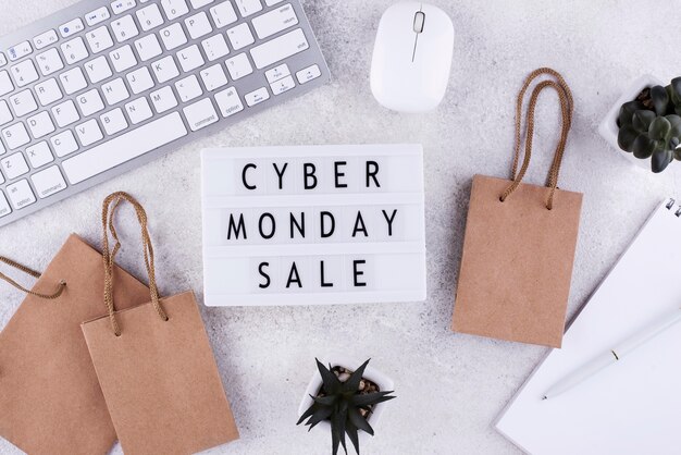 Vista superior arreglo de cyber monday