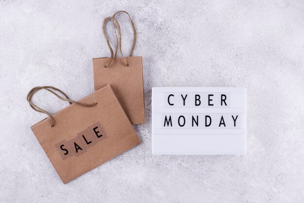 Vista superior arreglo de cyber monday