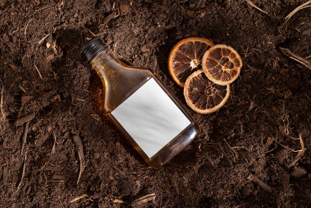 Vista superior de bebidas alcohólicas producidas de forma sostenible.