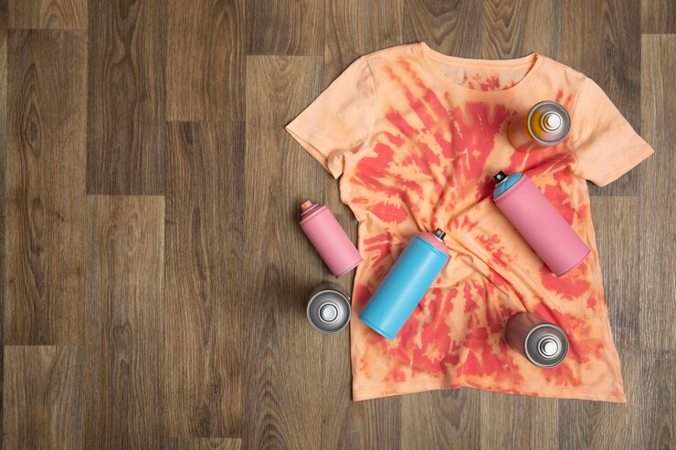 Foto gratuito vista superior camiseta pintura bodegón