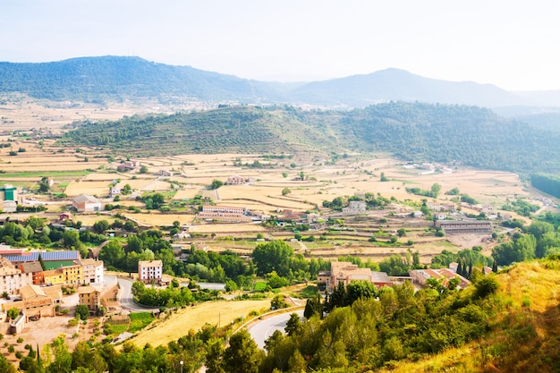 Vista superior de los campos cerca de Cardona