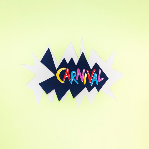 Vista superior del carnaval en recorte de papel