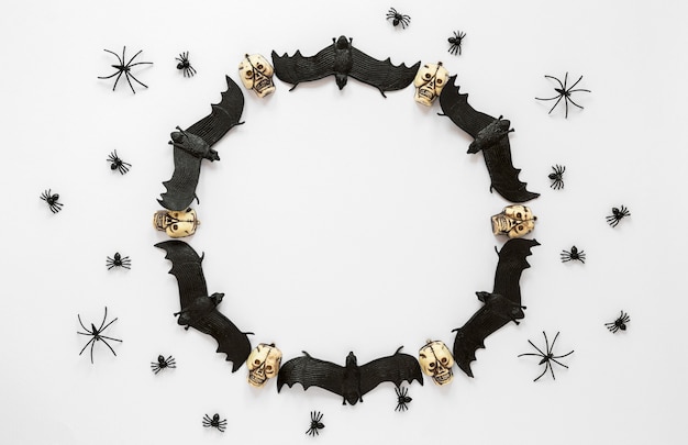 Vista superior colección de elementos de halloween con murciélagos