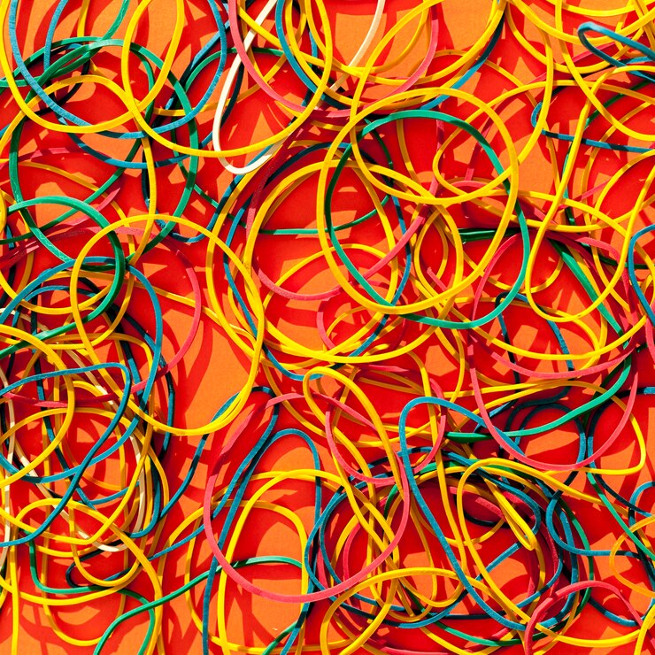 Foto gratuito vista superior colorido arreglo de elásticos