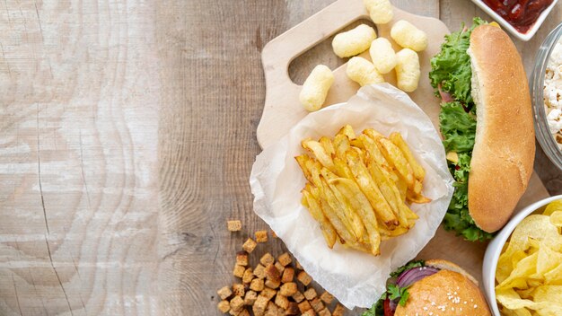 Vista superior de comida rápida con espacio de copia