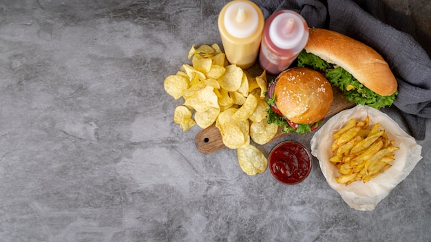Vista superior de comida rápida con espacio de copia