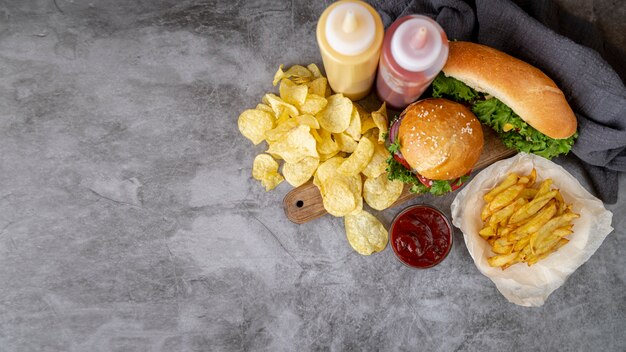 Vista superior de comida rápida con espacio de copia