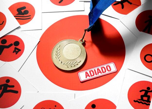 Foto gratuita vista superior composición del evento deportivo de tokio 2020 aplazado