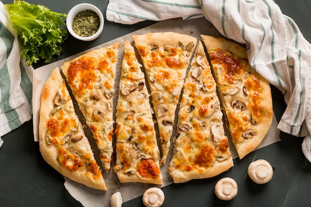 Vista superior del concepto de deliciosa pizza