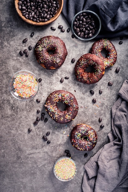 Vista superior del concepto de deliciosas donas