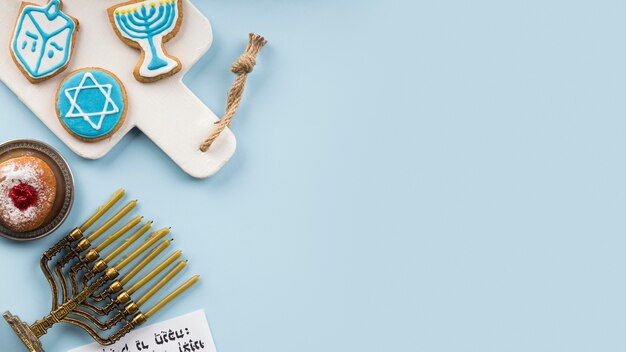 Vista superior del concepto de Hanukkah con espacio de copia