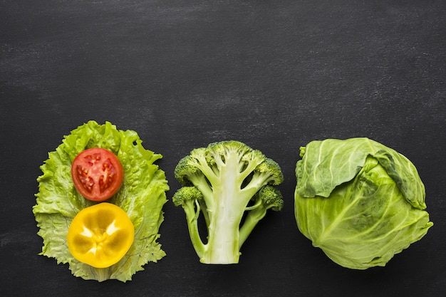 Foto gratuita vista superior del concepto vegetal con espacio de copia