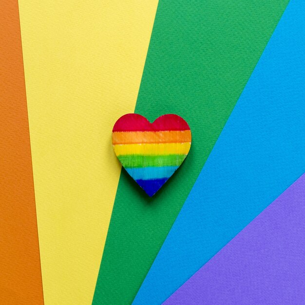 Vista superior del corazón del arco iris