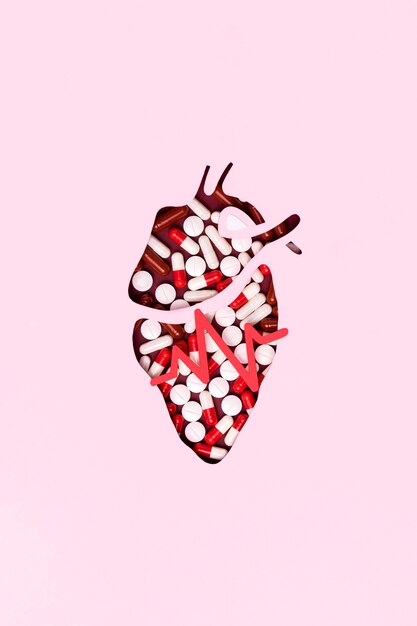Vista superior del corazón hecho de pastillas