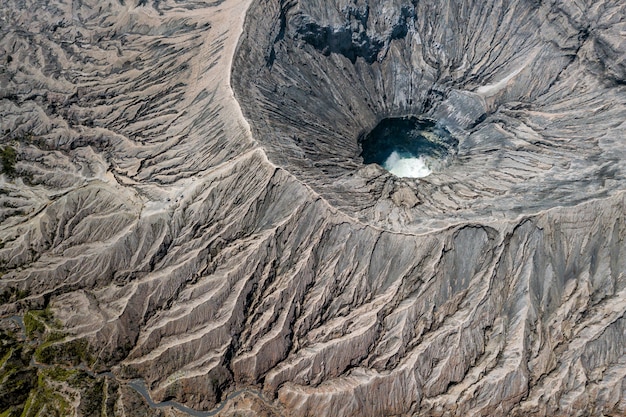Vista superior de un cráter de volcán