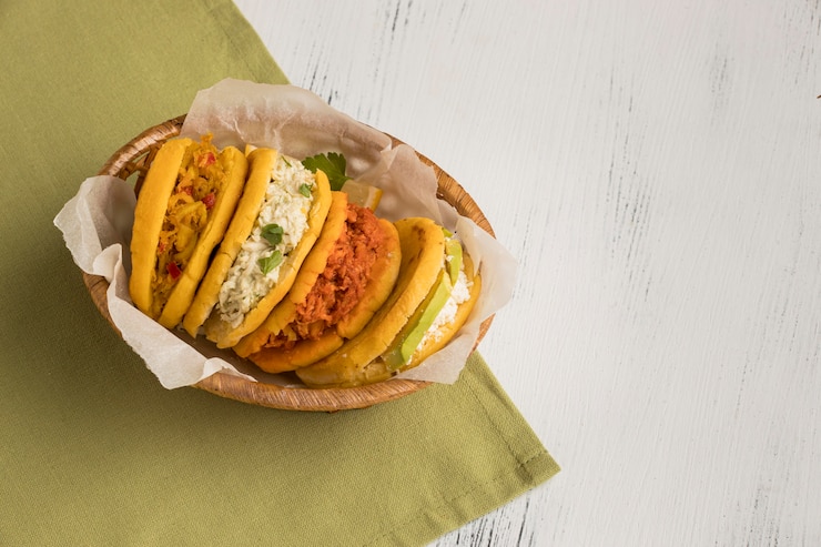 Foto gratuito vista superior deliciosa comida con espacio de copia