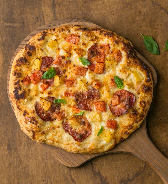Vista superior de deliciosa pizza al horno