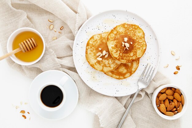 Vista superior deliciosas crepas para el desayuno.