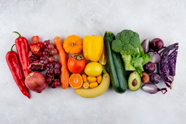 Vista superior de deliciosas frutas y verduras