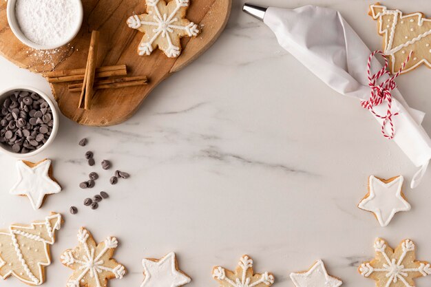 Vista superior de deliciosas galletas con espacio de copia