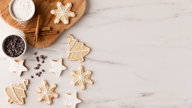 Vista superior de deliciosas galletas con espacio de copia