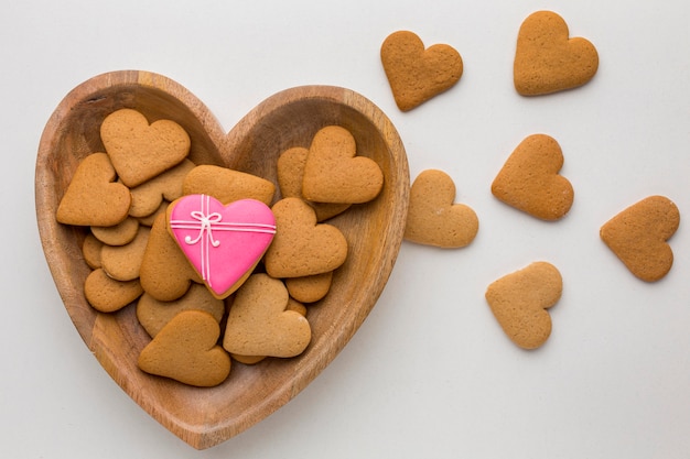 Vista superior de deliciosas galletas de san valentín