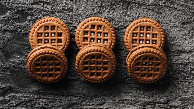 Foto gratuita vista superior de deliciosas galletas